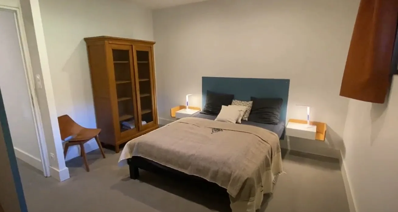 Chambre avec lit double 