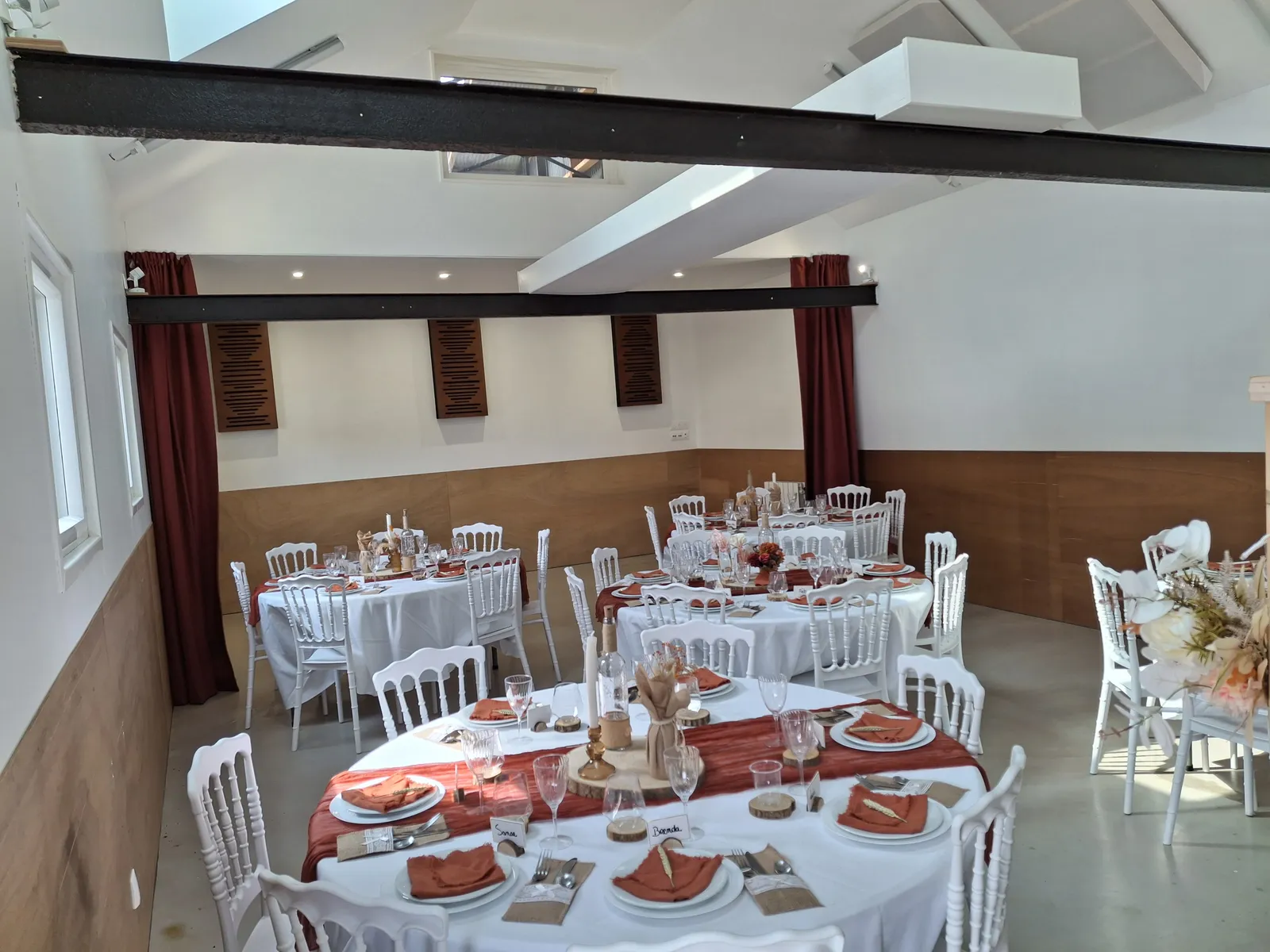 Sala feste in configurazione matrimonio